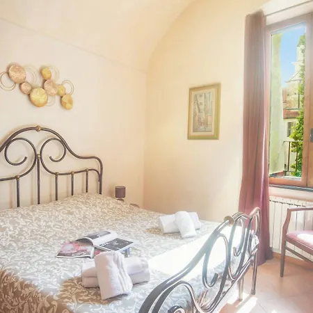 Casa Di Lella 1-bed Balcony & Old Town - Happy